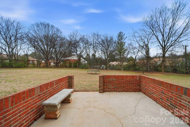 1118 St Michaels Drive SE, Conover, NC 28613