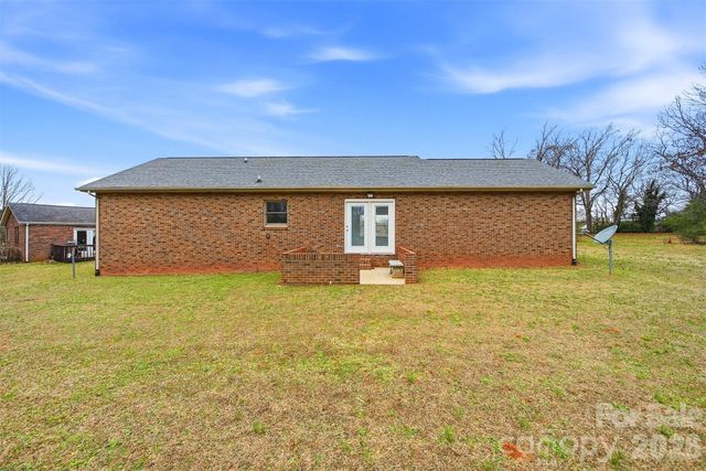 1118 St Michaels Drive SE, Conover, NC 28613