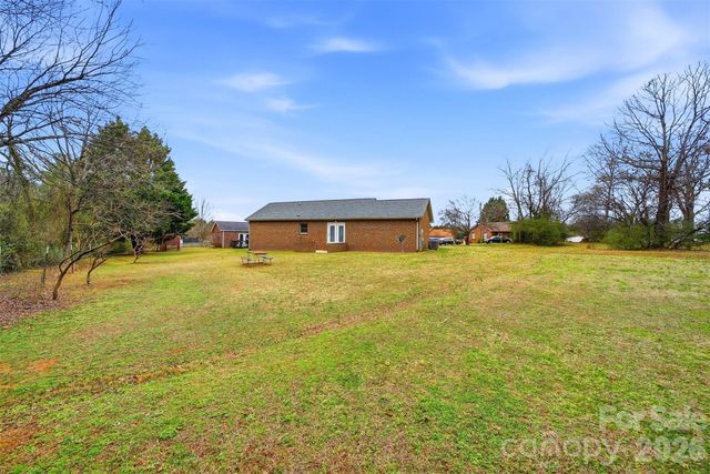 1118 St Michaels Drive SE, Conover, NC 28613