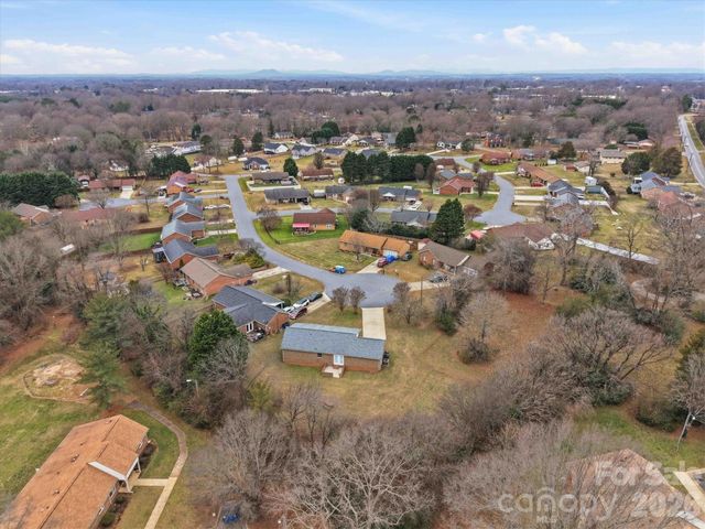 1118 St Michaels Drive SE, Conover, NC 28613