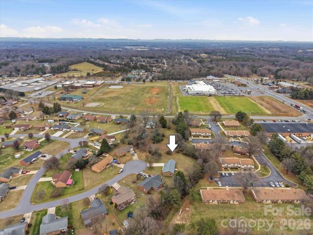 1118 St Michaels Drive SE, Conover, NC 28613