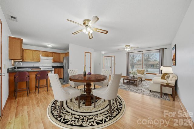 1118 St Michaels Drive SE, Conover, NC 28613