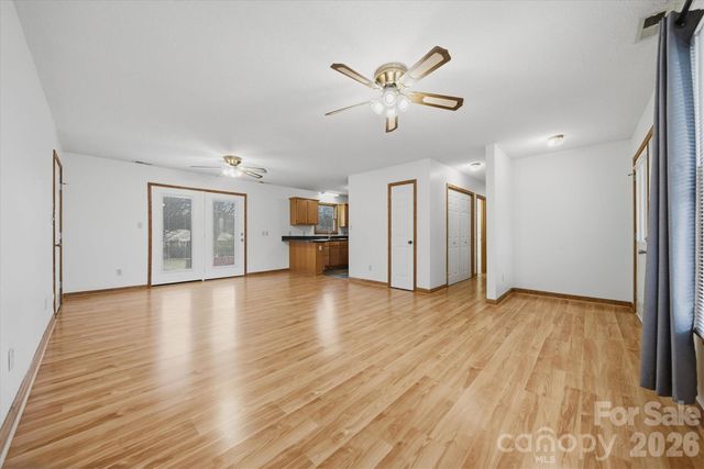 1118 St Michaels Drive SE, Conover, NC 28613