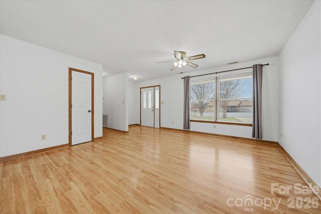 1118 St Michaels Drive SE, Conover, NC 28613