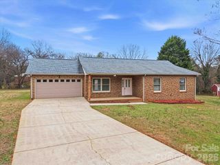 1118 St Michaels Drive SE, Conover, NC 28613