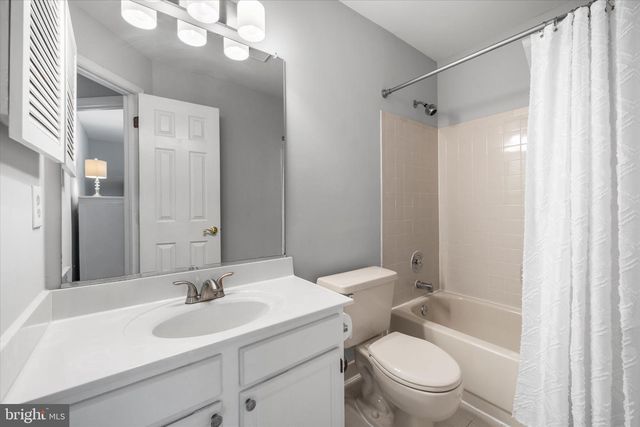 46868 RABBITRUN TER, Sterling, VA 20164