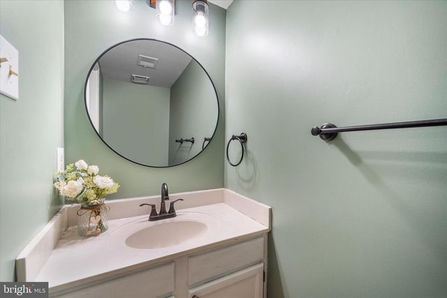 46868 RABBITRUN TER, Sterling, VA 20164