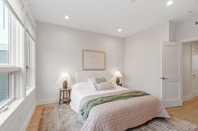 1246 Broadway 2, Somerville, MA 02144