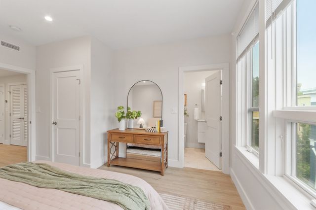 1246 Broadway 2, Somerville, MA 02144