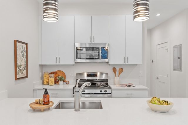 1246 Broadway 2, Somerville, MA 02144