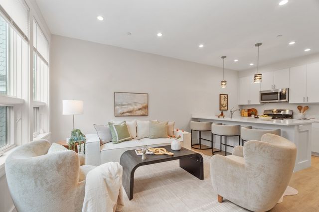1246 Broadway 2, Somerville, MA 02144