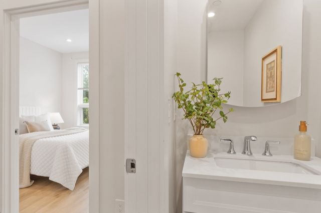 1246 Broadway 2, Somerville, MA 02144