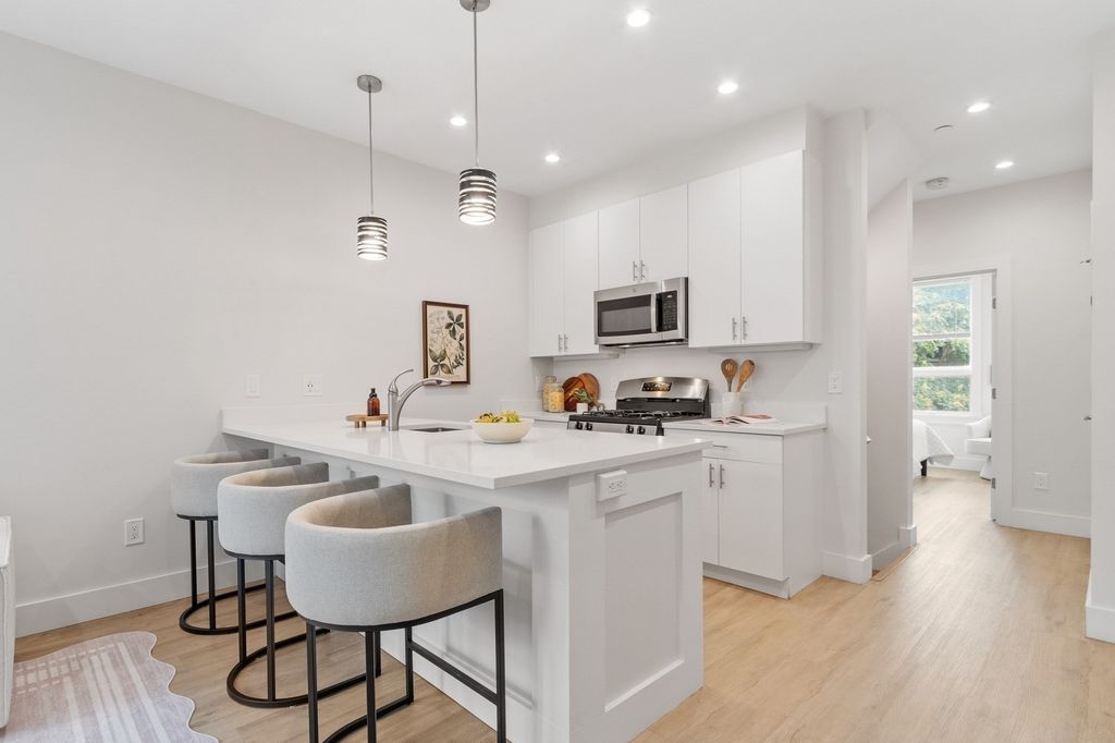 1246 Broadway 2, Somerville, MA 02144