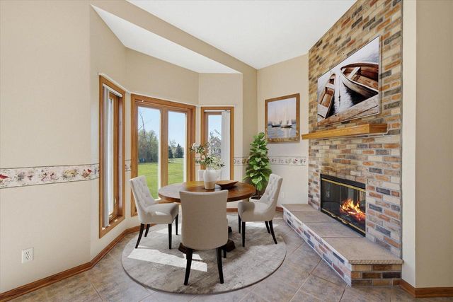 437 Emerald Hills DRIVE, Fredonia, WI 53021