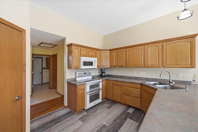 437 Emerald Hills DRIVE, Fredonia, WI 53021