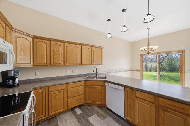 437 Emerald Hills DRIVE, Fredonia, WI 53021