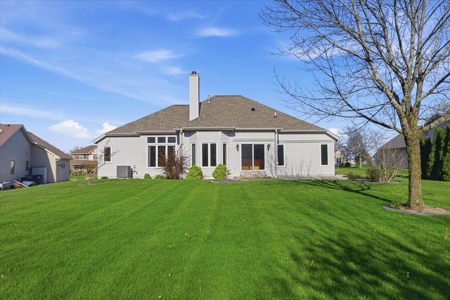 437 Emerald Hills DRIVE, Fredonia, WI 53021