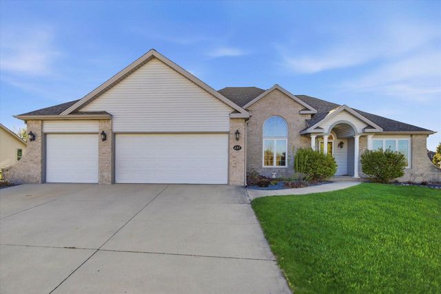 437 Emerald Hills DRIVE, Fredonia, WI 53021