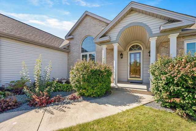 437 Emerald Hills DRIVE, Fredonia, WI 53021