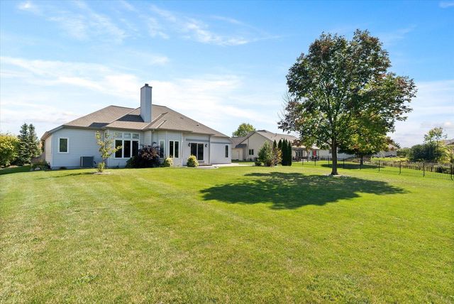 437 Emerald Hills DRIVE, Fredonia, WI 53021