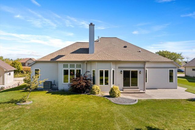 437 Emerald Hills DRIVE, Fredonia, WI 53021