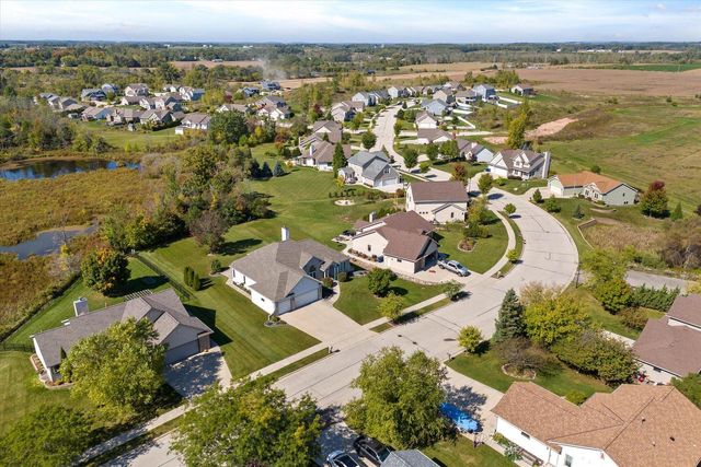 437 Emerald Hills DRIVE, Fredonia, WI 53021