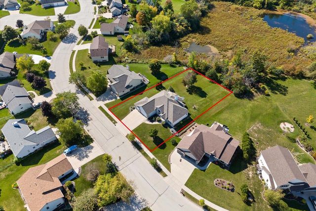 437 Emerald Hills DRIVE, Fredonia, WI 53021