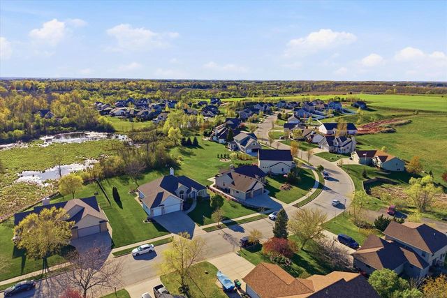 437 Emerald Hills DRIVE, Fredonia, WI 53021