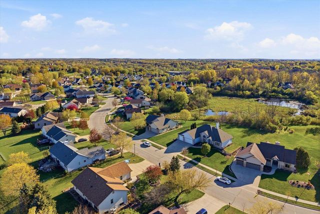 437 Emerald Hills DRIVE, Fredonia, WI 53021