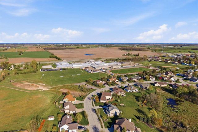 437 Emerald Hills DRIVE, Fredonia, WI 53021