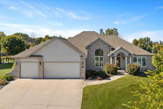 437 Emerald Hills DRIVE, Fredonia, WI 53021