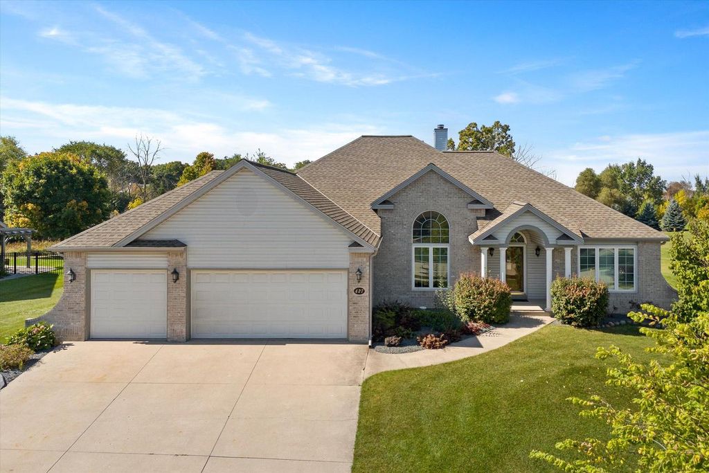 437 Emerald Hills DRIVE, Fredonia, WI 53021
