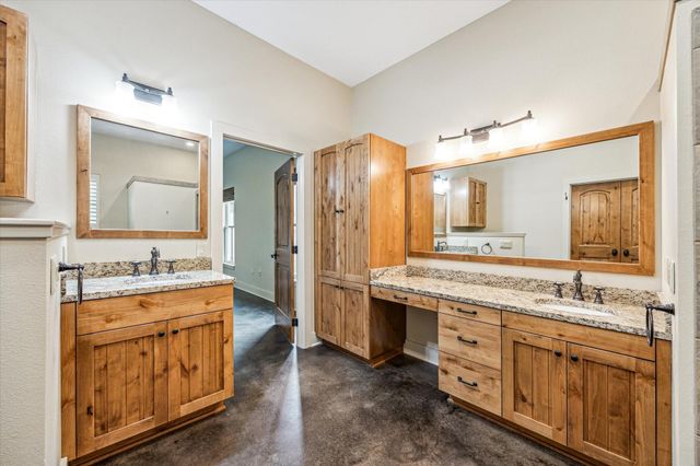 1661 Guenther Road, La Grange, TX 78945