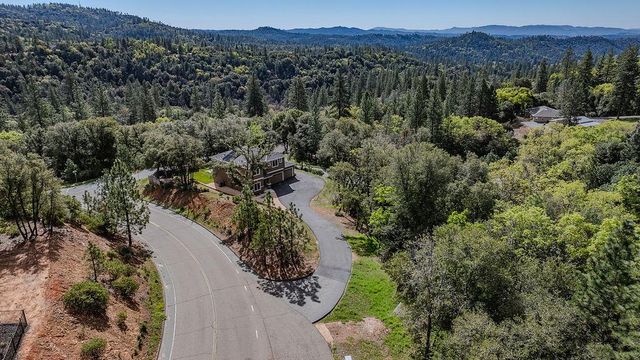 13871 Petersen Ranch Dr, Pine Grove, CA 95665