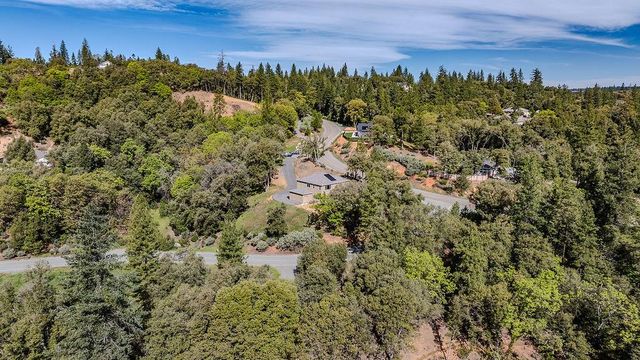 13871 Petersen Ranch Dr, Pine Grove, CA 95665