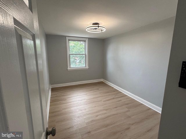 1123 TREMONT DR, Glenolden, PA 19036