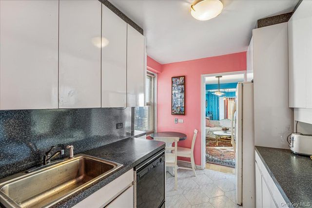 110-11 Queens Boulevard 31L, Forest Hills, NY 11375