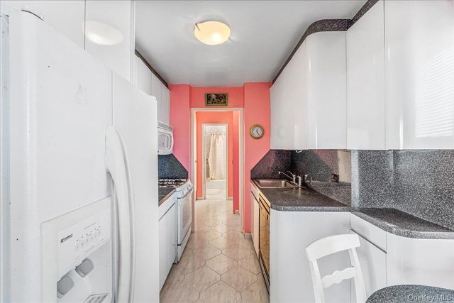 110-11 Queens Boulevard 31L, Forest Hills, NY 11375