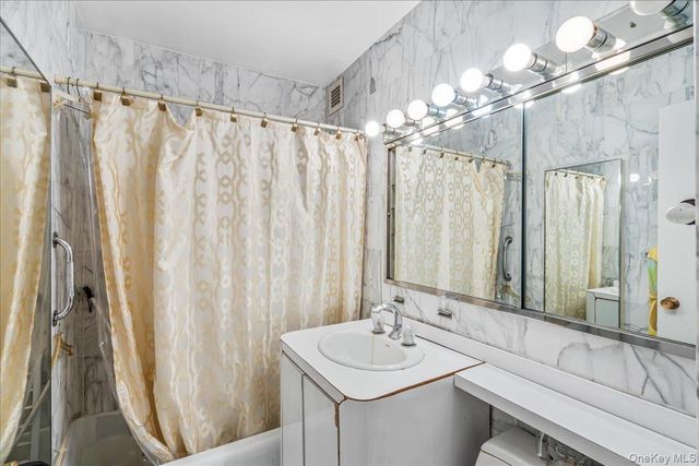 110-11 Queens Boulevard 31L, Forest Hills, NY 11375