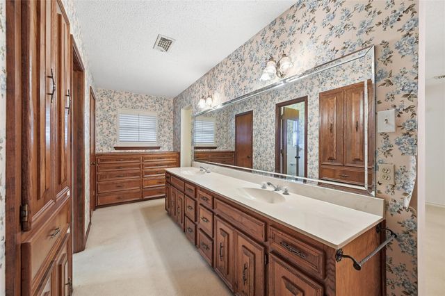 904 Shelley Drive, Arlington, TX 76012