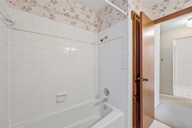 904 Shelley Drive, Arlington, TX 76012