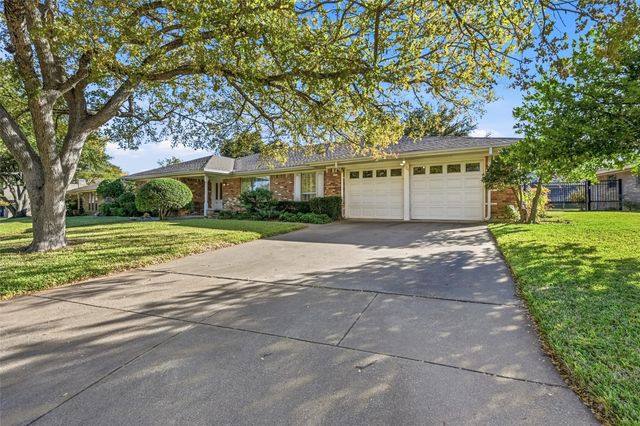 904 Shelley Drive, Arlington, TX 76012