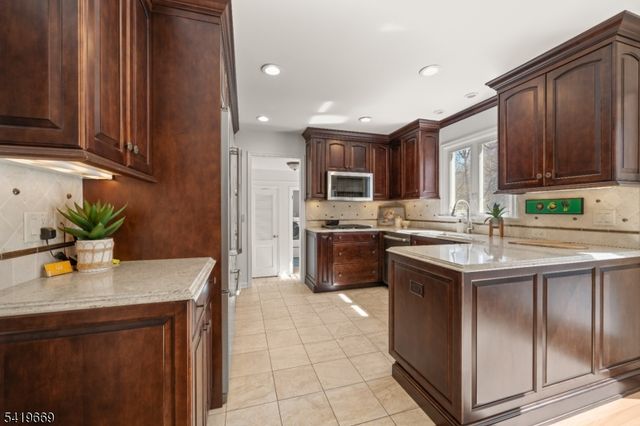 368 Central Ave, North Caldwell Boro, NJ 07006