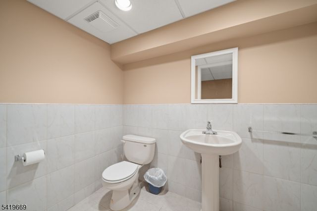 368 Central Ave, North Caldwell Boro, NJ 07006