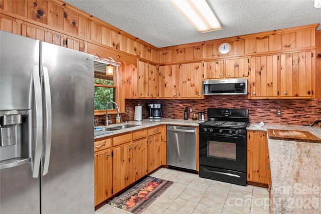 1502 Greenstreet Drive, Traphill, NC 28685