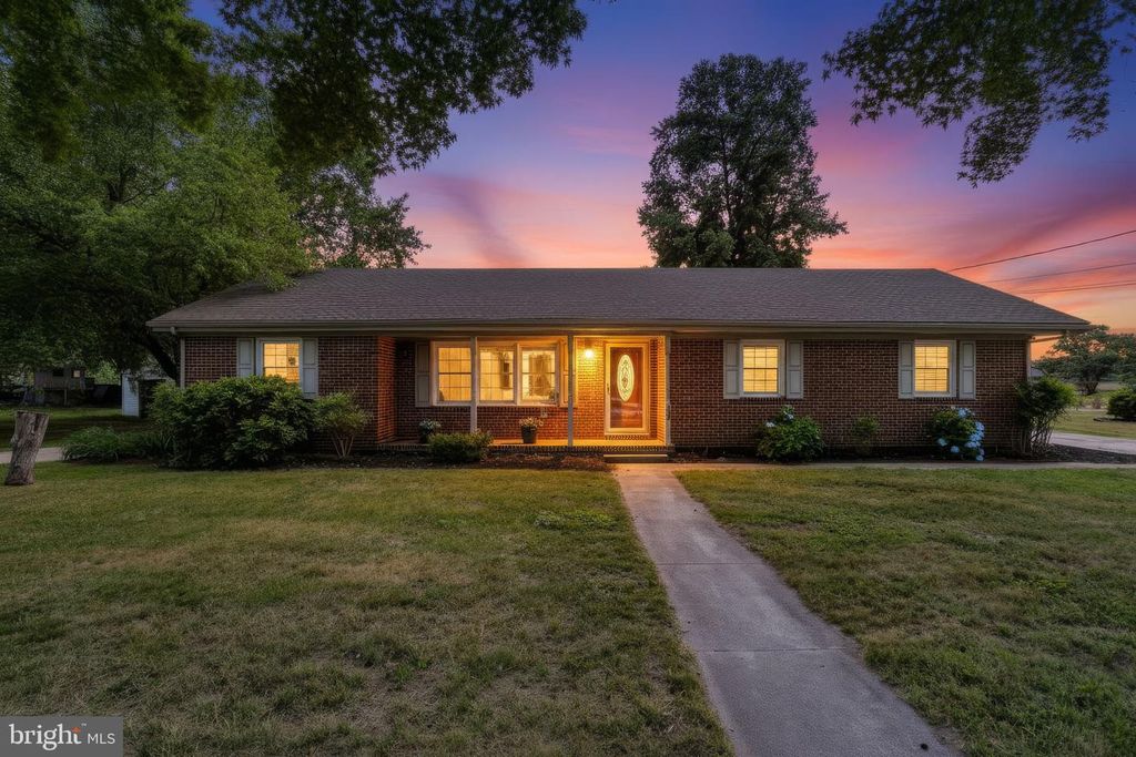 Image 1 of property listing at 103 WHAYLAND DR, Hebron, MD 21830