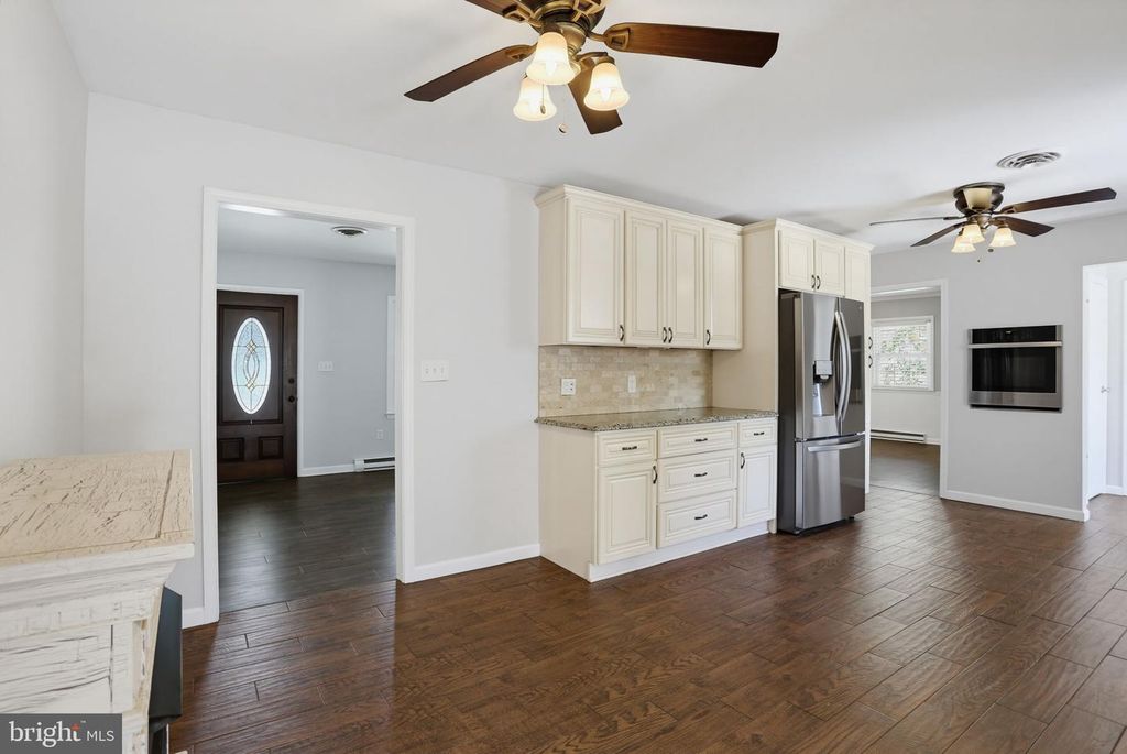 Image 18 of property listing at 103 WHAYLAND DR, Hebron, MD 21830