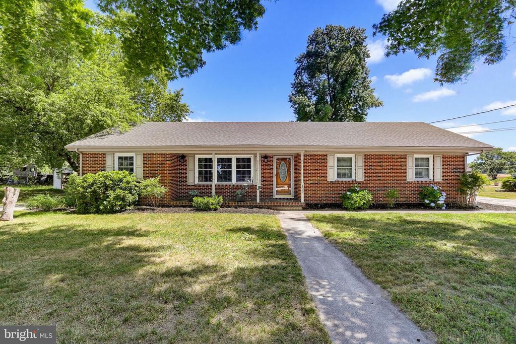 Image 2 of property listing at 103 WHAYLAND DR, Hebron, MD 21830