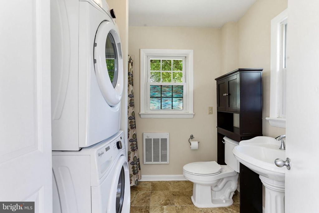 Image 24 of property listing at 103 WHAYLAND DR, Hebron, MD 21830