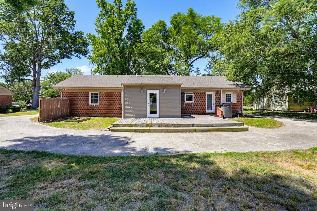 Image 25 of property listing at 103 WHAYLAND DR, Hebron, MD 21830